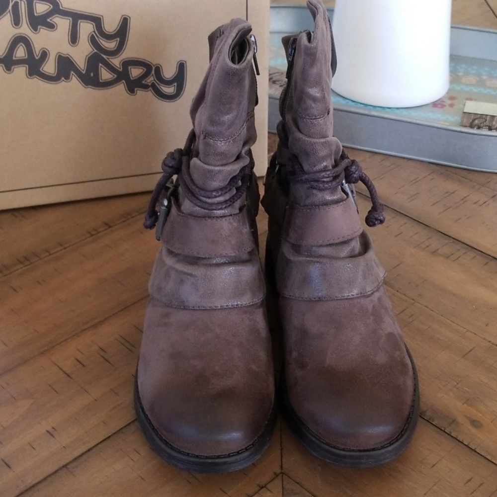 Boots by Dirty Laundry - Picture 2 of 8